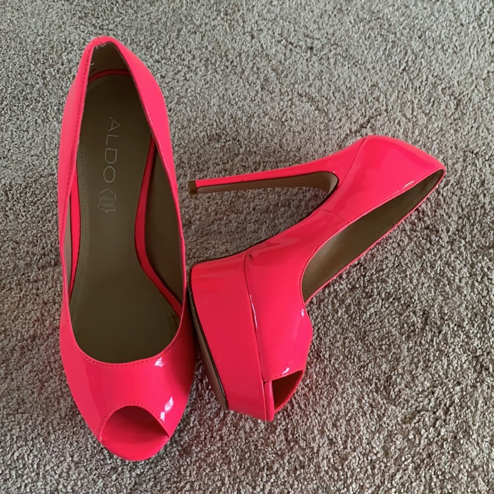 Also pumps size 8